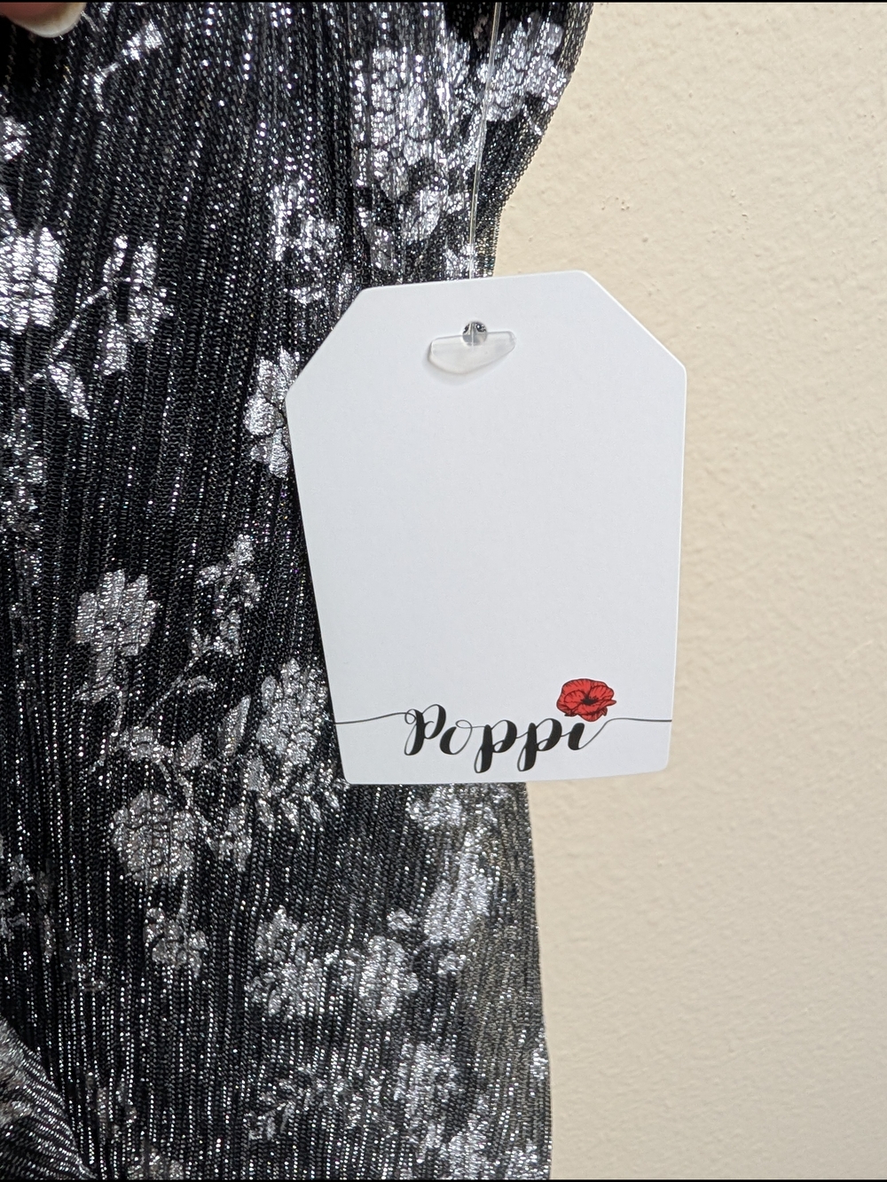 Poppi Metallic Floral Top NWT Size 3X Black Silver Lurex Bell Sleeve V Neck - Picture 3 of 9